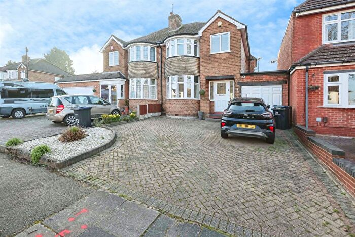 3 Bedroom Semi Detached House For Sale In Colebourne Road, Birmingham, B13