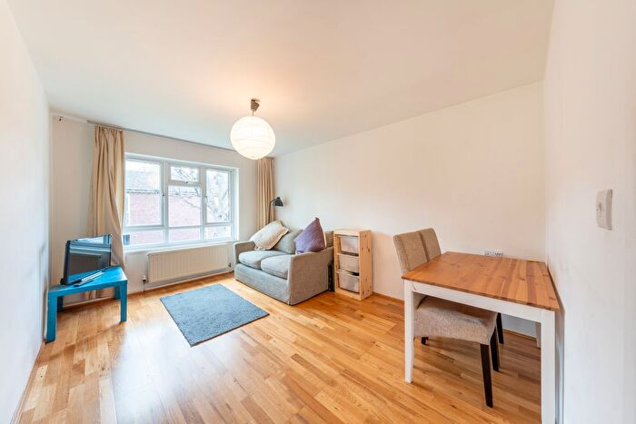 1 Bedroom Flat To Rent In Newnes Path, Putney, SW15