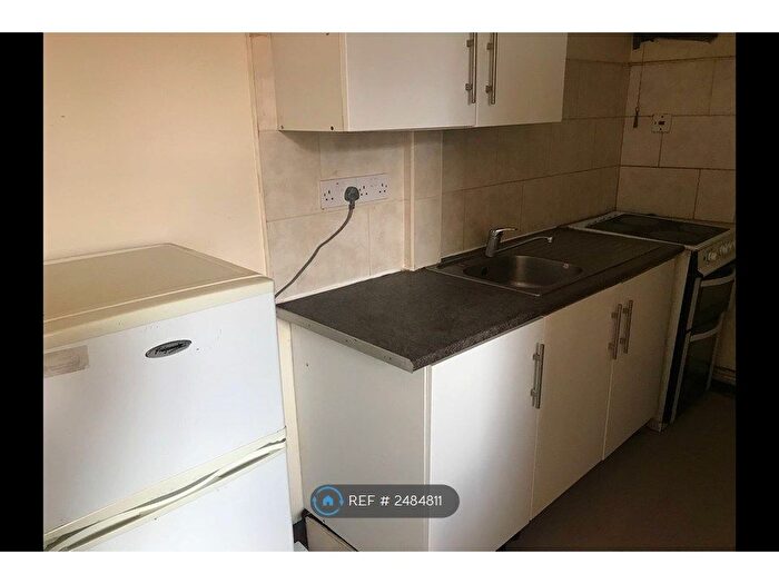 1 Bedroom Terraced House To Rent In Bayswater Mount, Leeds, LS8