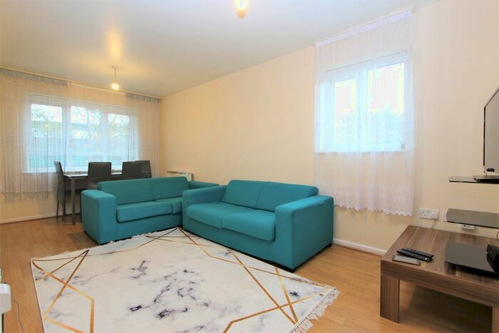 2 Bedroom Flat To Rent In Joyce Avenue, London N18
