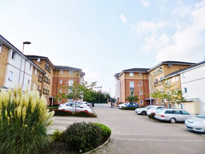 2 Bedroom Flat To Rent In Franklin Avenue, Watford, WD18