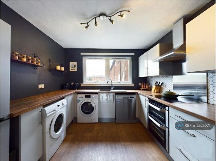 2 Bedroom Flat To Rent In Newhall Street, Glasgow, G40