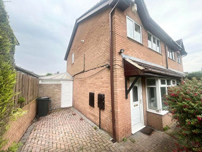 3 Bedroom House To Rent In Haven Chase, Leeds, West Yorkshire, LS16