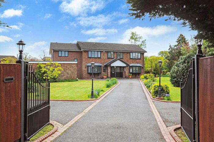 6 Bedroom Detached House For Sale In Roman Road, Mountnessing, Brentwood, CM15