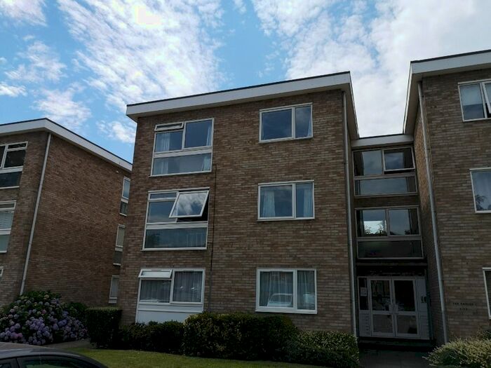 1 Bedroom Flat To Rent In The Gables, - Cooden Close, Kent, BR1