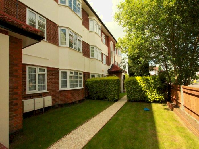 2 Bedroom Flat To Rent In College Hill Road, Harrow, HA3