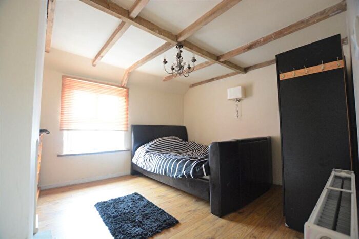 2 Bedroom Semi-Detached House To Rent In Potter Street, S80