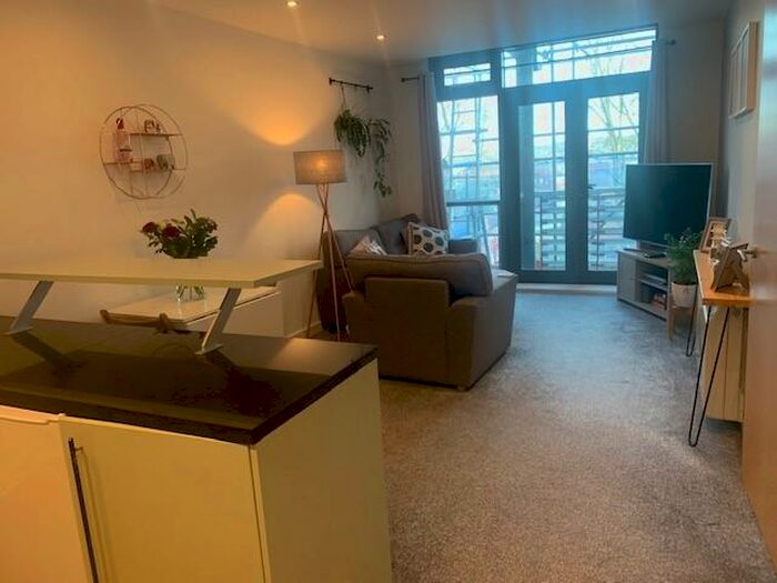 2 Bedroom Apartment To Rent In Pall Mall, L3