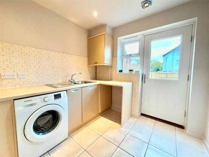 4 Bedroom Town House To Rent In Aphelion Way, Shinfield, Berkshire, RG2