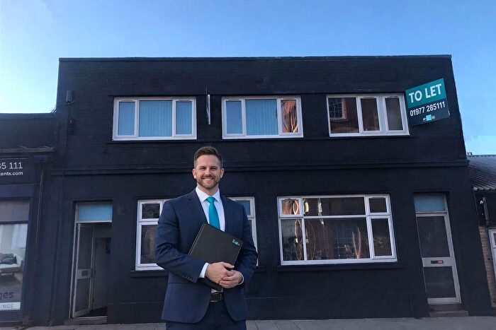 1 Bedroom Flat To Rent In Bank Street, Castleford, WF10