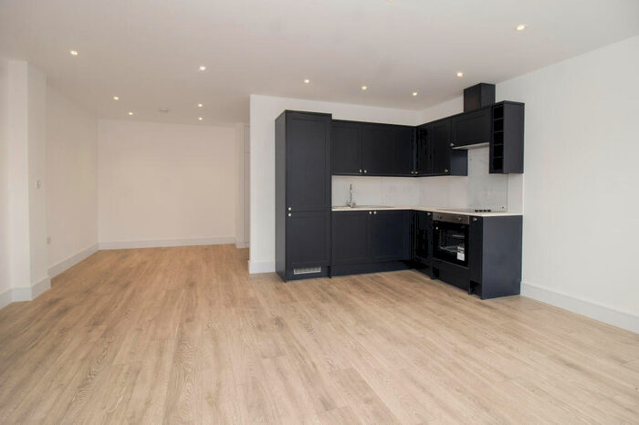 Flat To Rent In Cheltenham Road, London, SE15