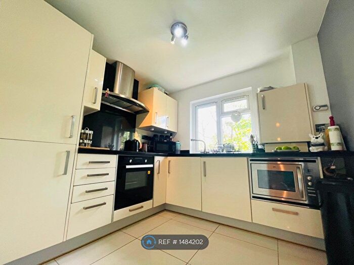 2 Bedroom Flat To Rent In Aldbury Grove, Welwyn Garden City, AL7