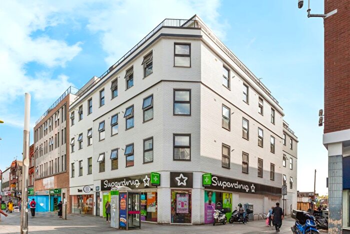 3 Bedroom Flat For Sale In High Street, Slough, SL1
