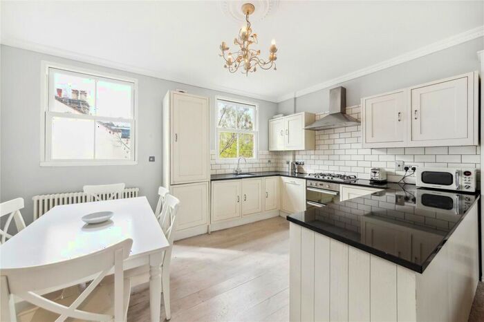 2 Bedroom Apartment To Rent In Grosvenor Park, London, SE5
