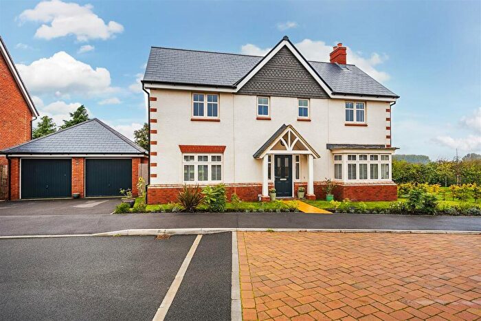 5 Bedroom Detached House For Sale In Vulcan Drive, Upavon, Pewsey, SN9