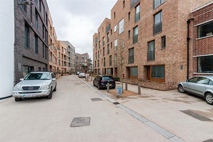 3 Bedroom End Terrace House For Sale In Narrowboat Avenue, Brentford, TW8