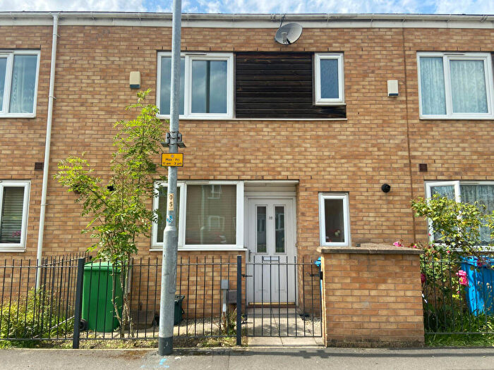 3 Bedroom Terraced House To Rent In Devonshire Street South, Manchester, Lancashire, M13