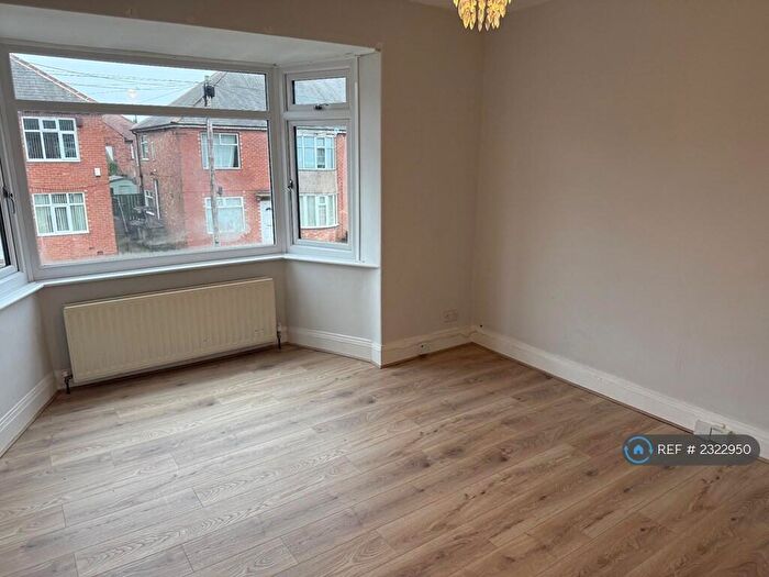 2 Bedroom Flat To Rent In Ovington Grove, Newcastle Upon Tyne, NE5