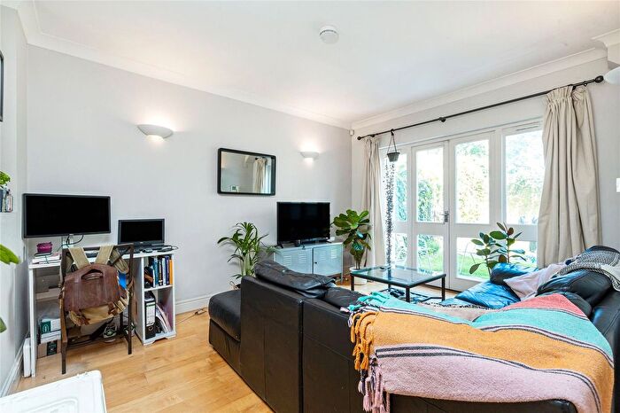 2 Bedroom Flat To Rent In Park View Mews, London, SW9