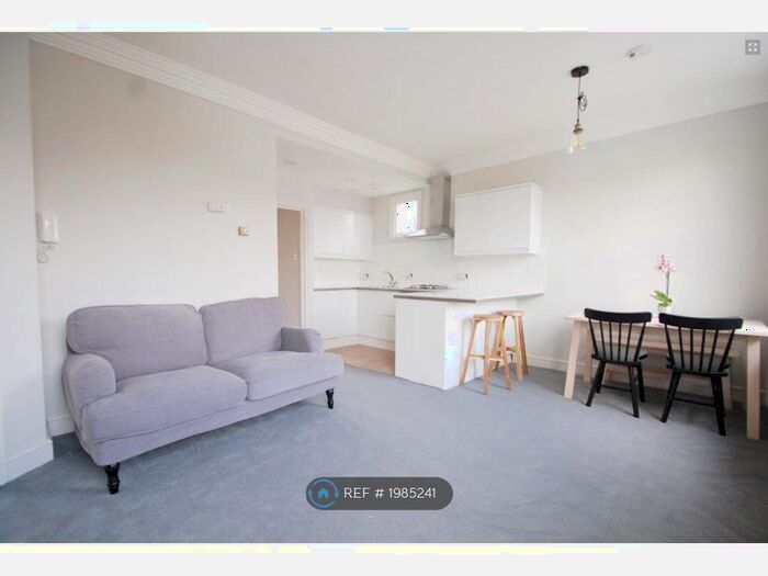 1 Bedroom Flat To Rent In Combermere Road, London, SW9