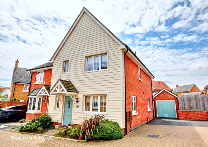 3 Bedroom Semi-Detached House For Sale In Upholland Close, Daventry, NN11