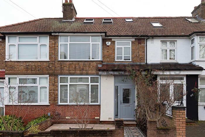 4 Bedroom Property To Rent In Farnan Avenue, London, E17