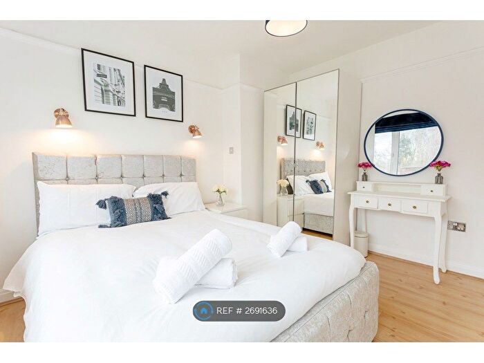 3 Bedroom Semi Detached House To Rent In Bank Lane, Salford, M6