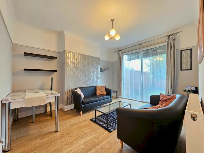 1 Bedroom Flat To Rent In Imperial Drive, Harrow, HA2