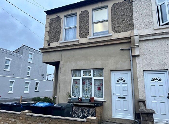 3 Bedroom Maisonette To Rent In Frant Road, Thornton Heath, CR7