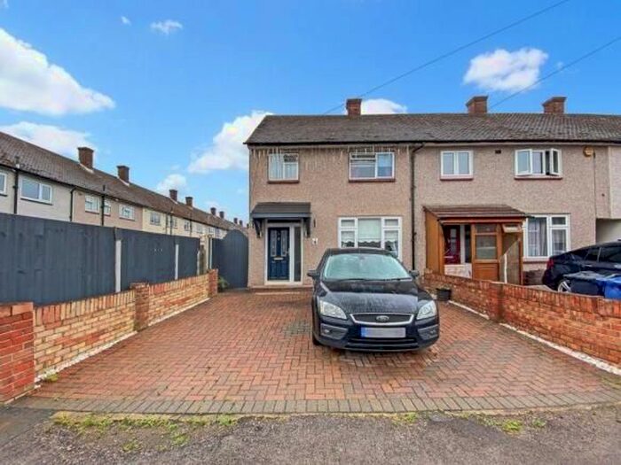 3 Bedroom Property To Rent In Araglen Avenue, South Ockendon RM15