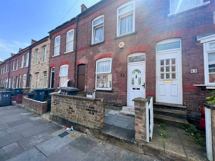 2 Bedroom House For Sale In Butlin Road, Luton, LU1