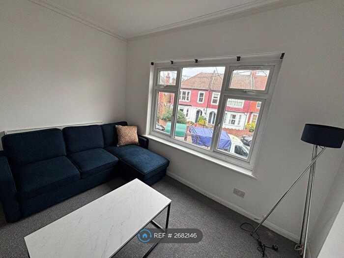2 Bedroom Flat To Rent In Radbourne Road, London, SW12