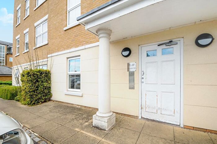 3 Bedroom Flat For Sale In Reliance Way, East Oxford, OX4