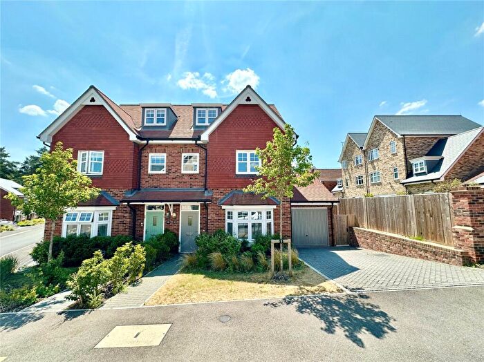 4 Bedroom Semi Detached House For Sale In The Fairway, Fleet, Hampshire, GU51