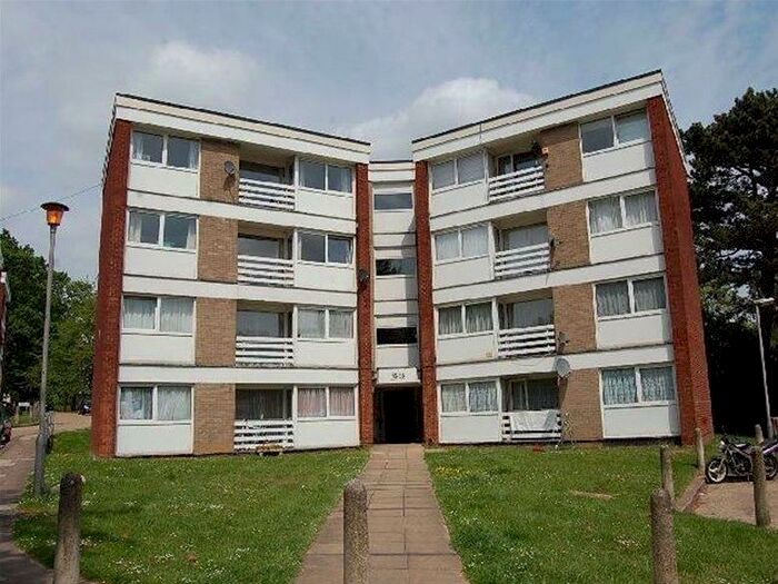 2 Bedroom Flat To Rent In Thirlestane, St Albans, Hertfordshire, AL1