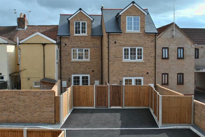 3 Bedroom Terraced House To Rent In Wood Street, Taunton, TA1