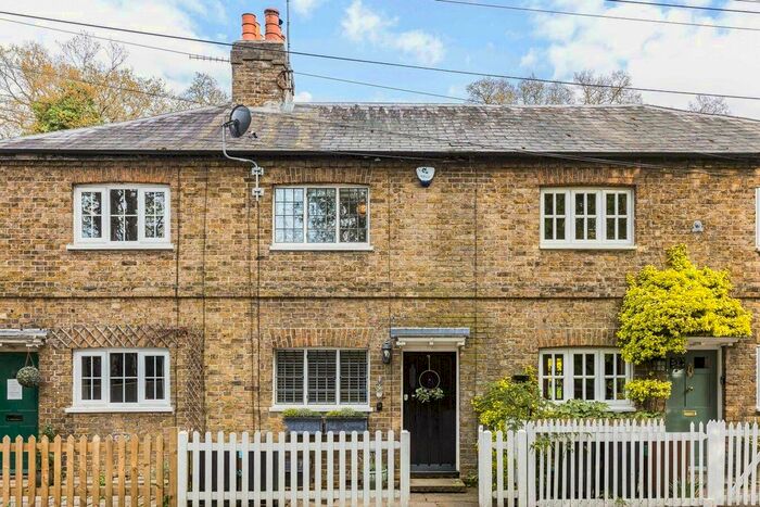 2 Bedroom Cottage To Rent In High Road, Essendon, Hatfield, AL9