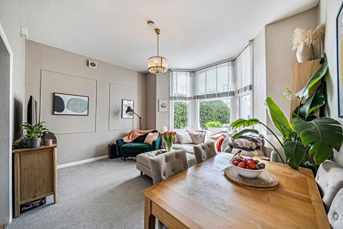 2 Bedroom Flat For Sale In Westbourne Drive, London, SE23