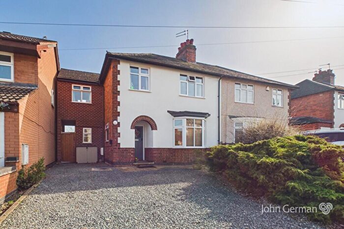 4 Bedroom Semi Detached House For Sale In Outwoods Avenue, Loughborough, LE11