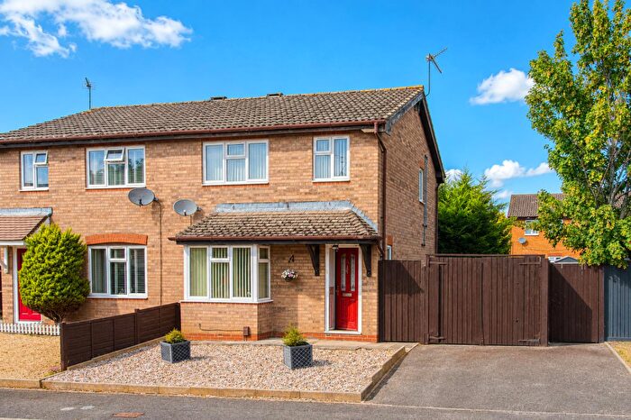 3 Bedroom Semi-Detached House For Sale In Forest Close, Burton Latimer, NN15