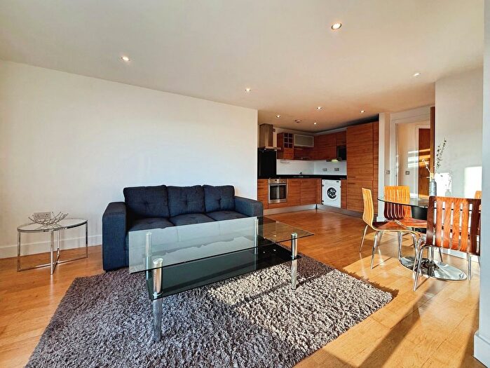 2 Bedroom Flat To Rent In Clarence House, The Boulevard, Leeds, West Yorkshire, LS10