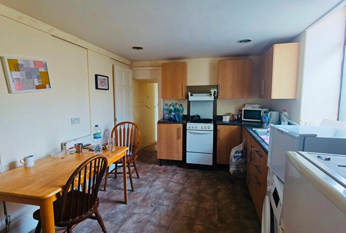 2 Bedroom Flat To Rent In William Street, Swansea, SA1