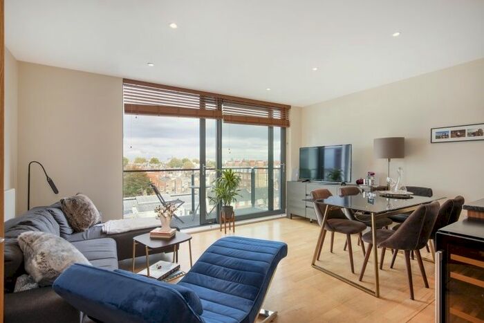 2 Bedroom Flat To Rent In Fulham Road, London SW10