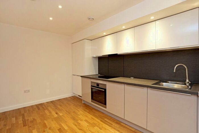 1 Bedroom Flat To Rent In Baltic Avenue, Brentford, TW8