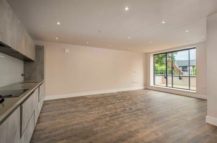 3 Bedroom Flat To Rent In Holden Avenue, Woodside Park, N12