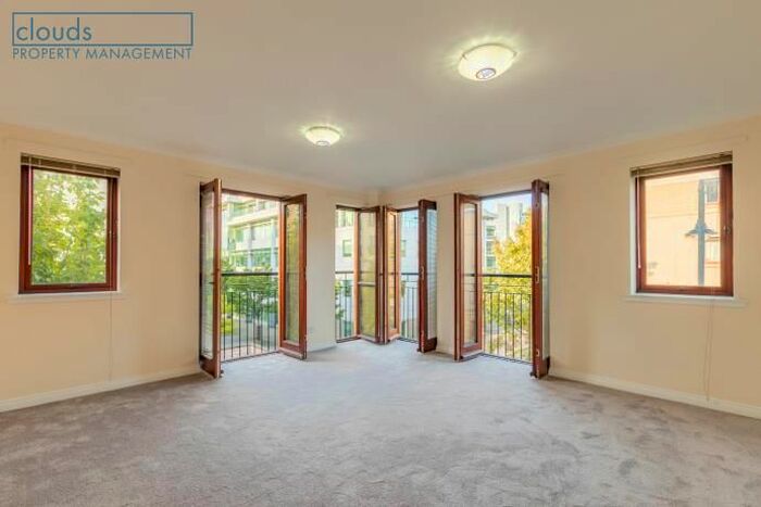 3 Bedroom Flat To Rent In High Riggs, Tollcross, Edinburgh, EH3