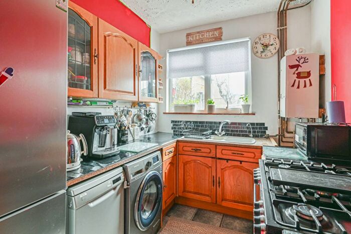 3 Bedroom Terraced House For Sale In Eardley Road, Streatham Common, London, SW16