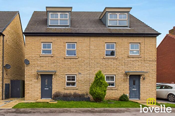 4 Bedroom Semi Detached House For Sale In Frances Brady Way, Hull, HU9