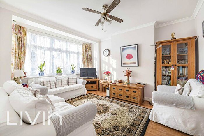 3 Bedroom End Of Terrace House For Sale In Mitcham Road, Croydon, Surrey, CR0