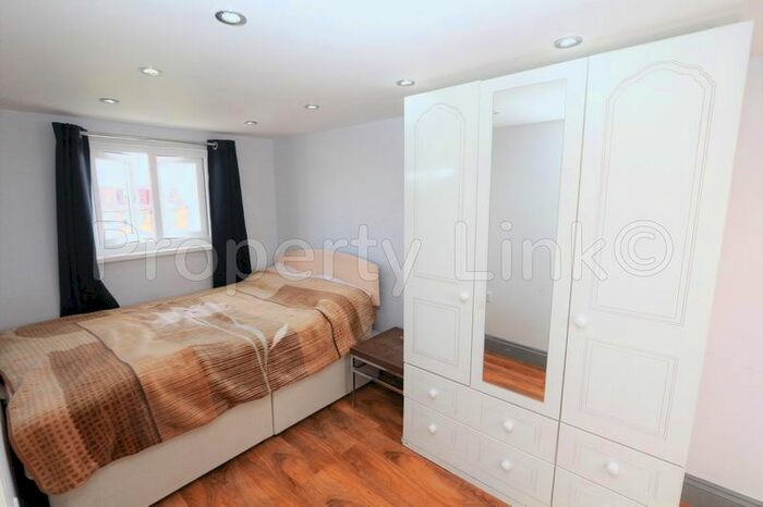 1 Bedroom Flat To Rent In St. Helens Road, Cranbrook, Ilford, IG1